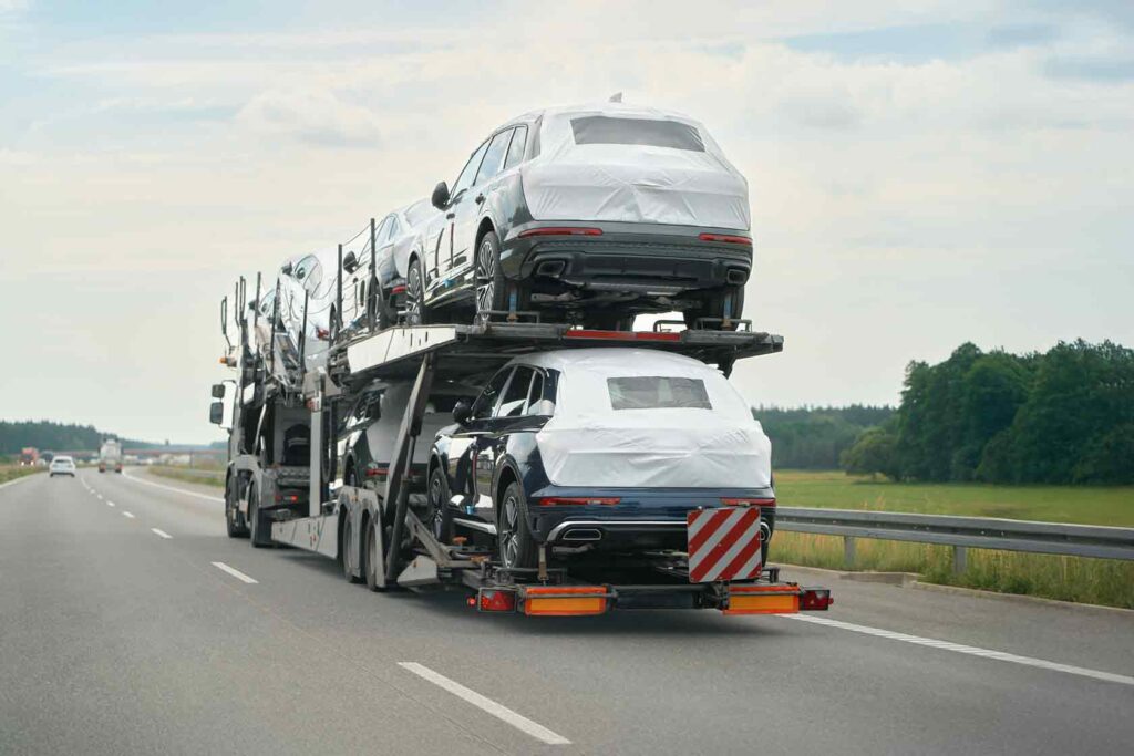 caminhão que transporta carros