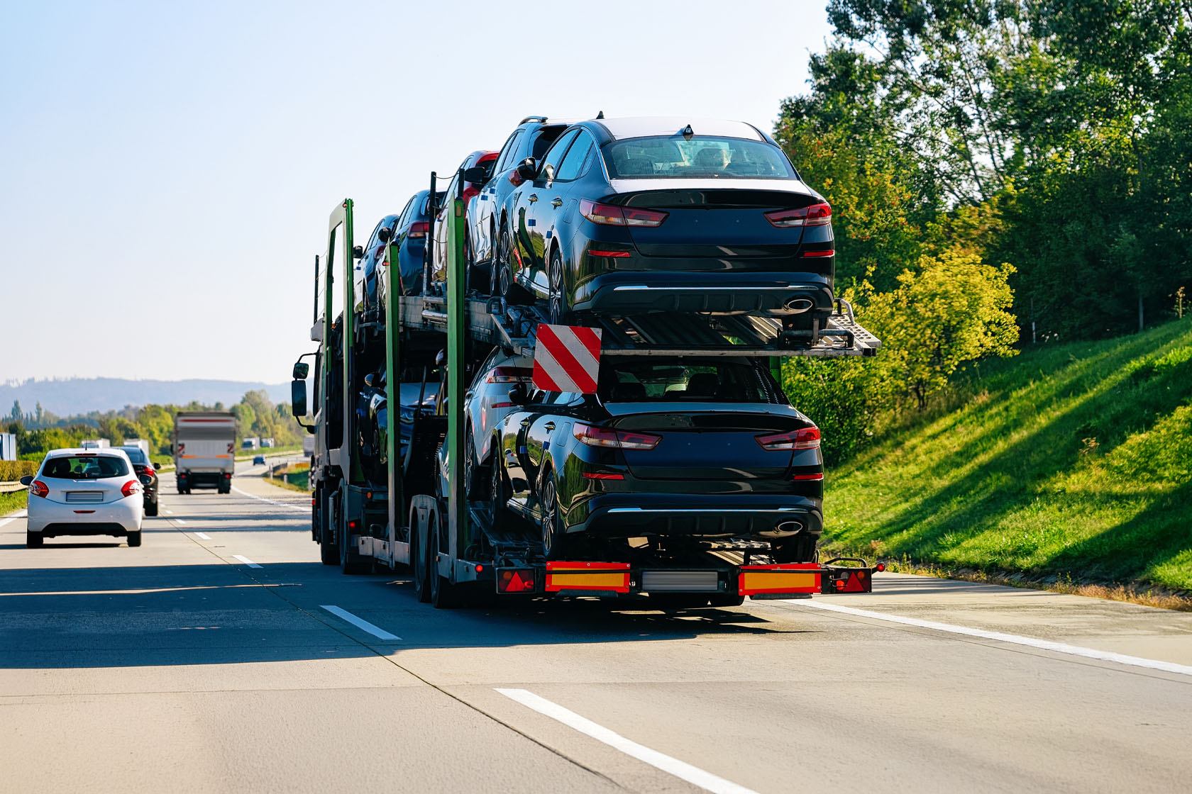 Mudança interestadual: Como é feito o transporte de veículos?
